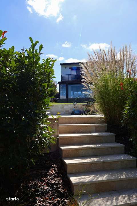 Vila amplasata pe malul lacului - Imagine principală: 3/19