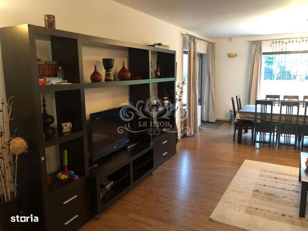 Vand vila deosebita cu 6 camere in Timisul de Sus - Imagine principală: 5/16