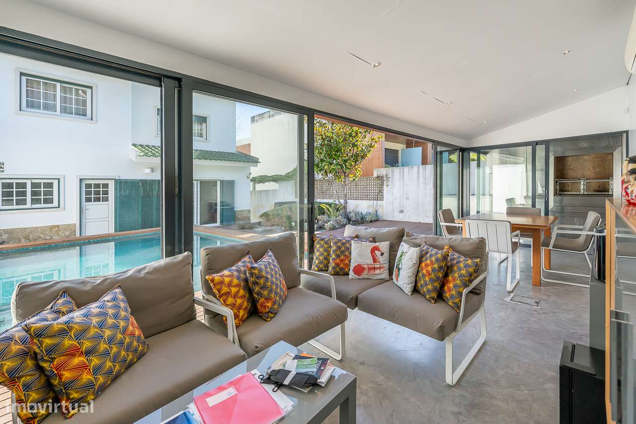 Moradia de Luxo T4 com Piscina e Jardim em Alvalade-12
