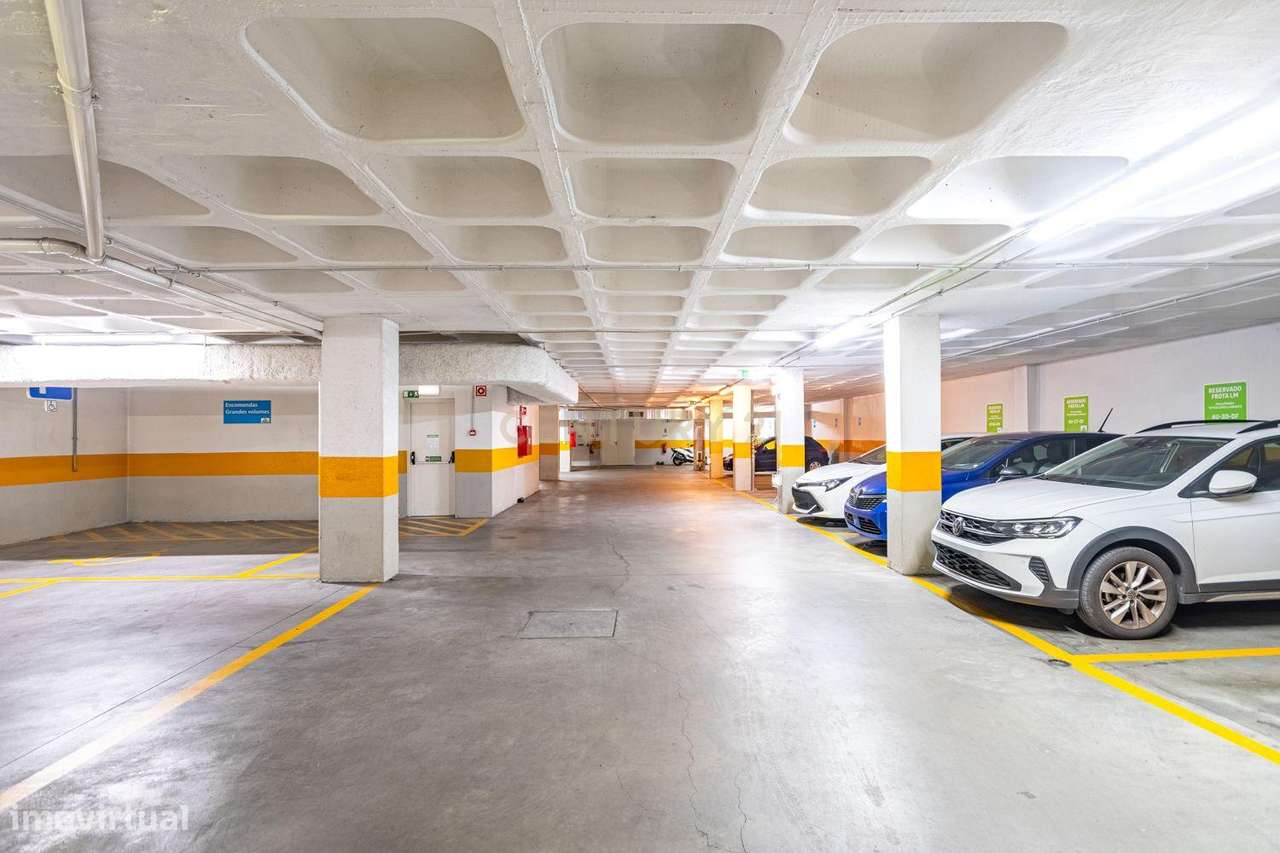 Edifício de escritórios moderno em Carnaxide, Oeiras-35