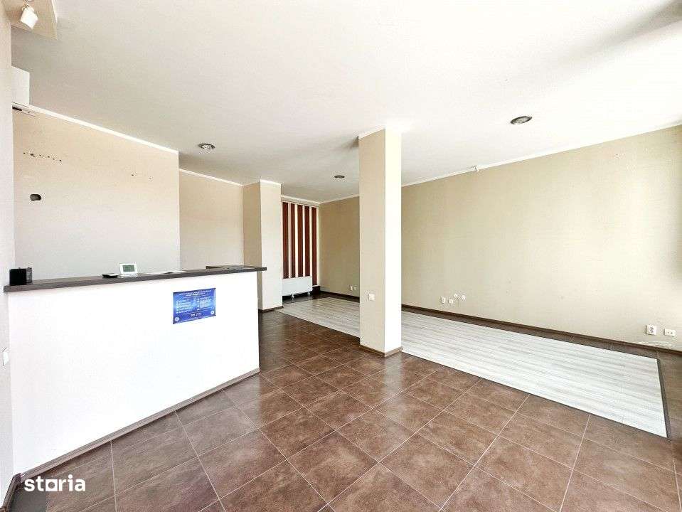 Spatiu comercial stradal cu locuri de parcare privata - Imagine principală: 3/16