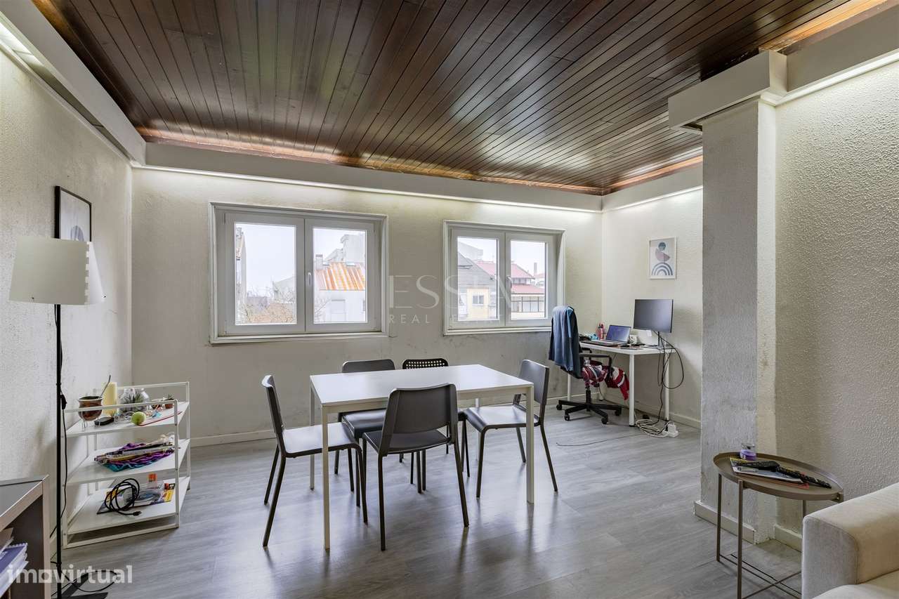 Apartamento T4 nas Antas, junto à Av. Fernão de Magalhães - Grande imagem: 5/21