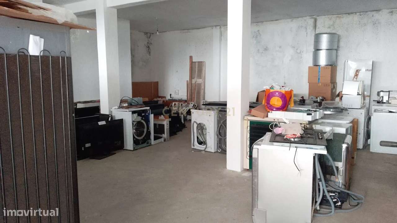 Invista no Futuro: Espaço Comercial na Ribeira Grande - Grande imagem: 3/8