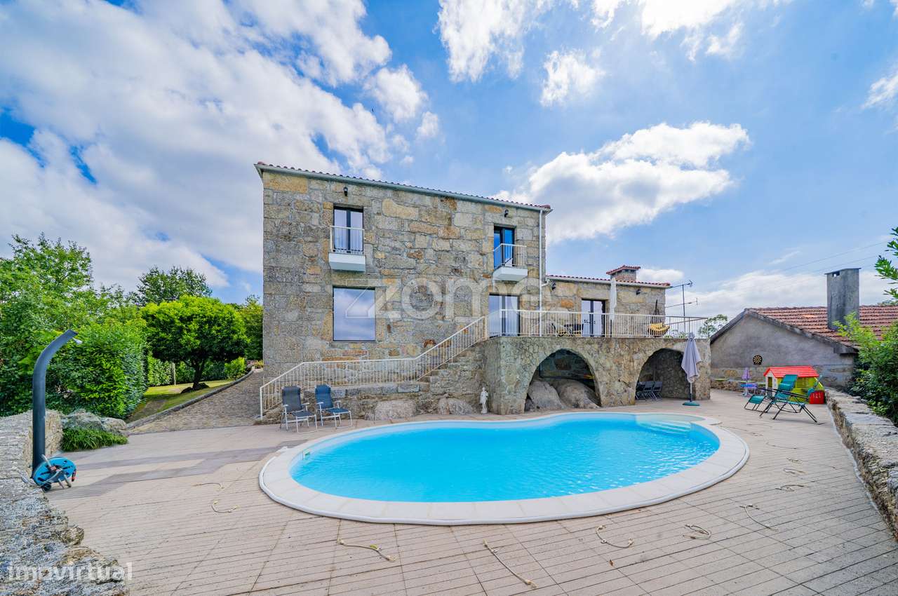 Moradia T5 + 1 com Piscina em Espinho, Braga-1