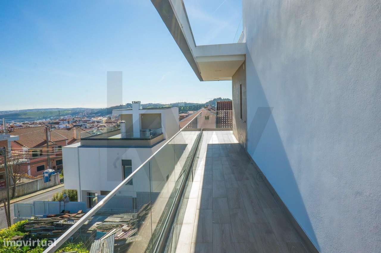 Luxo e exclusividade em Famões com vista sob Lisboa-36