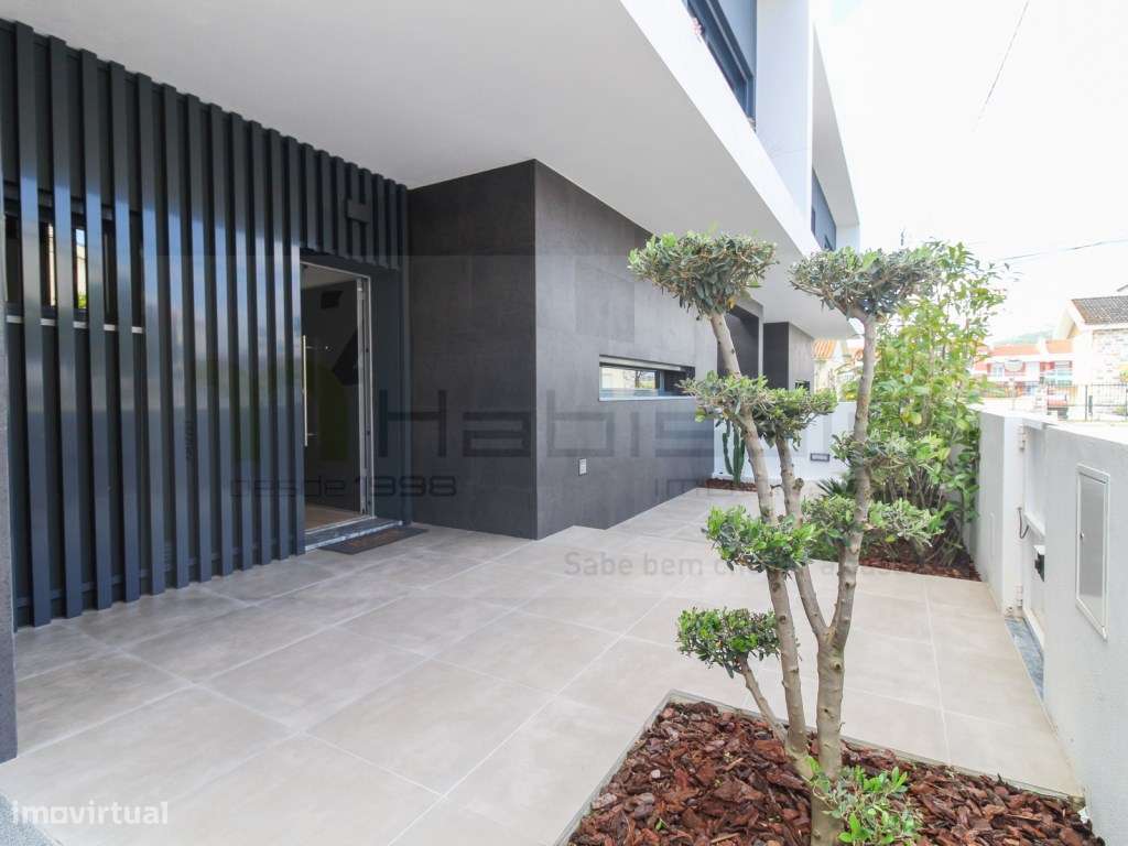 Moradia T4 em condomínio fechado em Loures, com piscina!-4