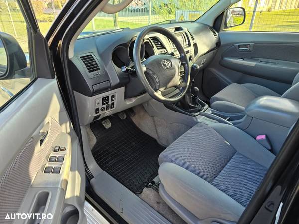 Toyota Hilux 4x4 Cabina Dubla Style - 9