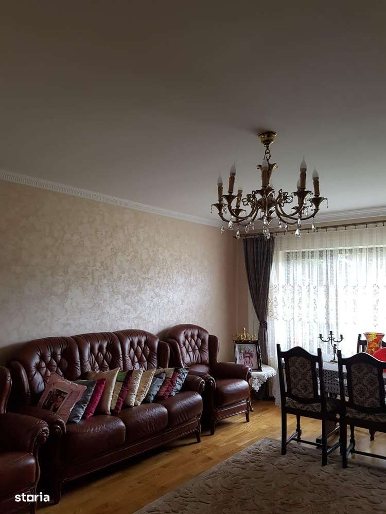 Casa cu etaj la str.Calea Nationala - Imagine principală: 4/11