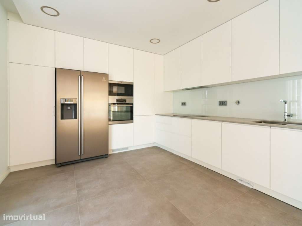 T4 com terraço em São João do Estoril - Grande imagem: 5/21