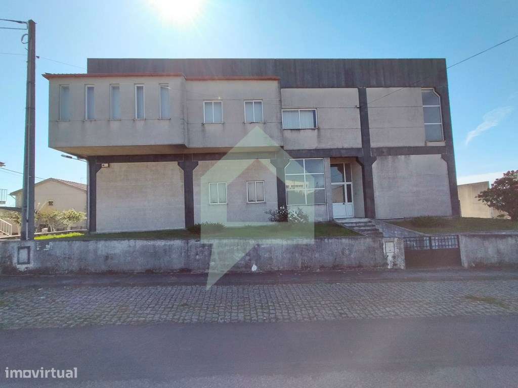 Pavilhão Industrial com 1.350 m2 de área total de construção em Man... - Grande imagem: 4/12