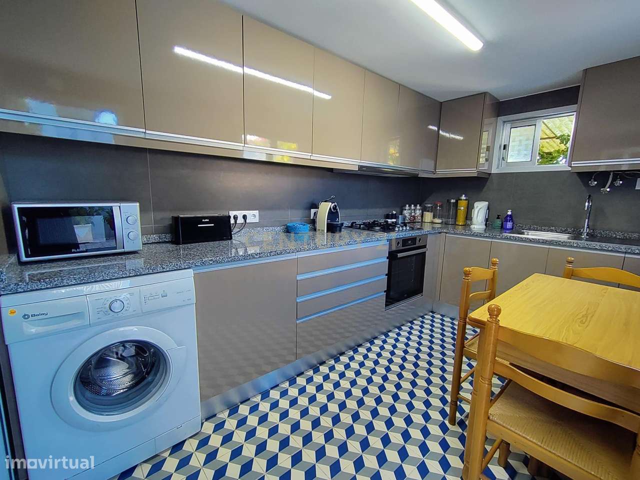 Moradia Renovada com Sótão amplo e Zona Exterior com Jardim, Caxinas V - Grande imagem: 5/29