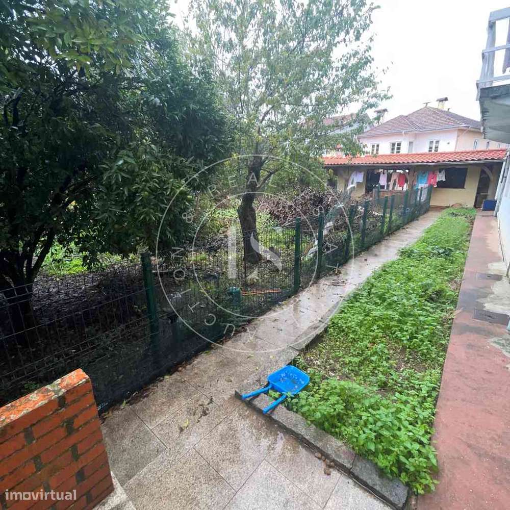 2 Apartamentos + Garagem com Logradouro | Vale de Cambra-8