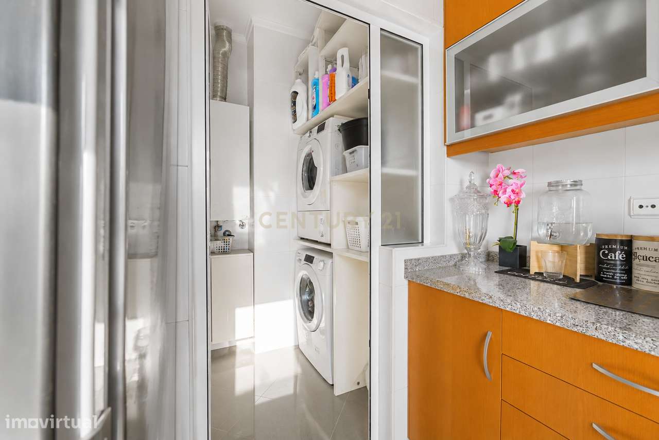 Penthouse T2 com Terraço e Vista Mar em Arcozelo-5