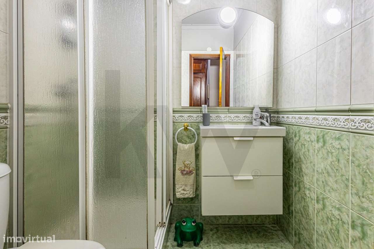 Apartamento T2 com 111 m2 em Monte Abraão-18