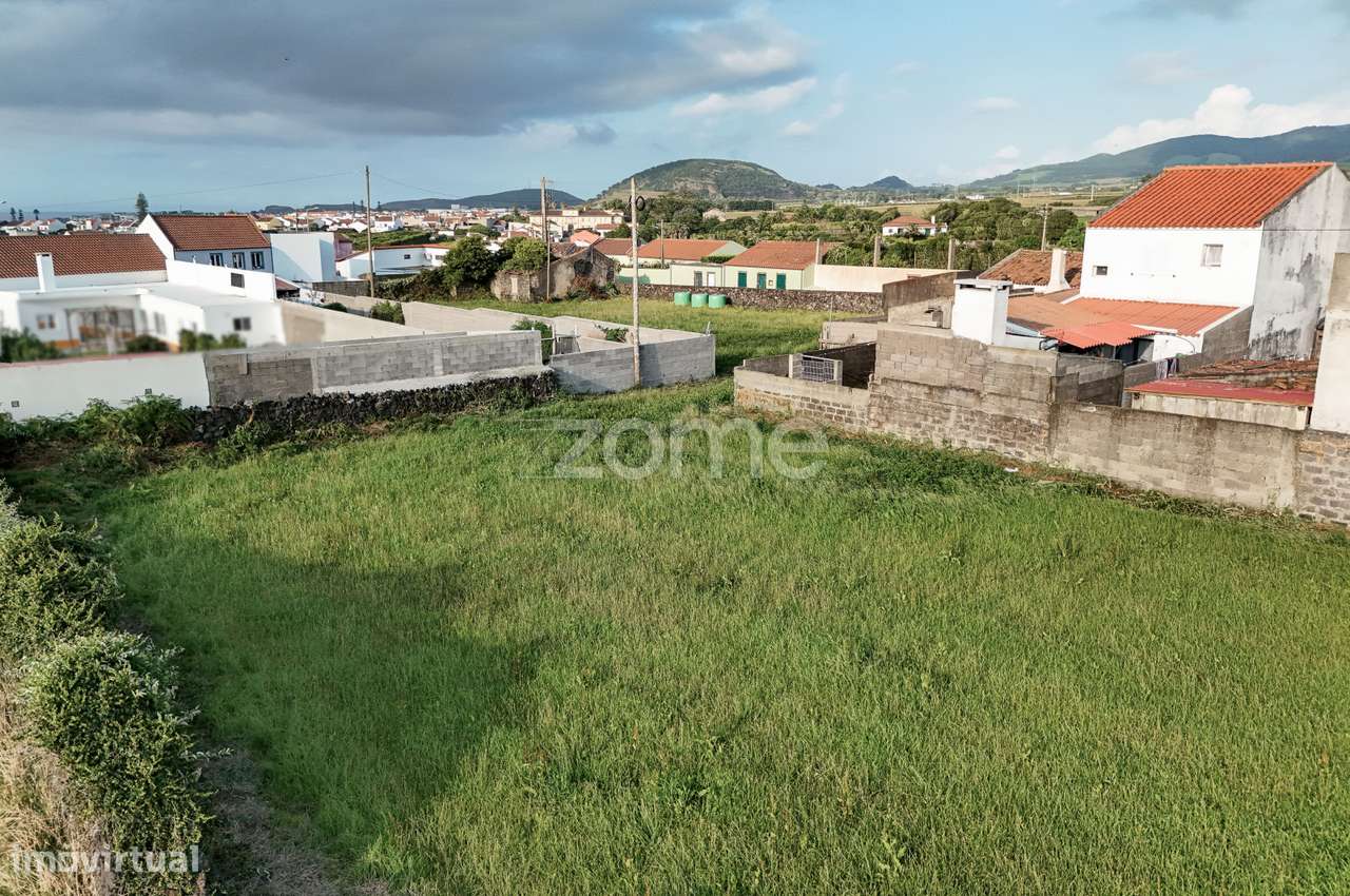 Conjunto Imobiliário com Moradia, Ruína e Terrenos na Ribeira Grande-14