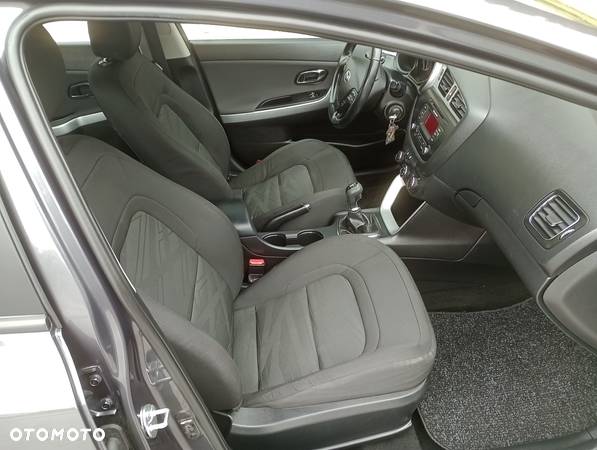 Kia Ceed 1.4 CVVT SW EX - 28