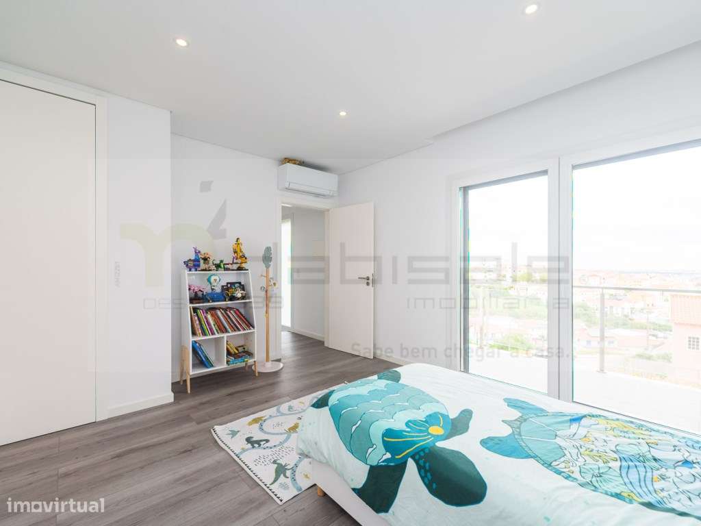 Moradia T4+1 moderna em Vale Grande, Odivelas-23