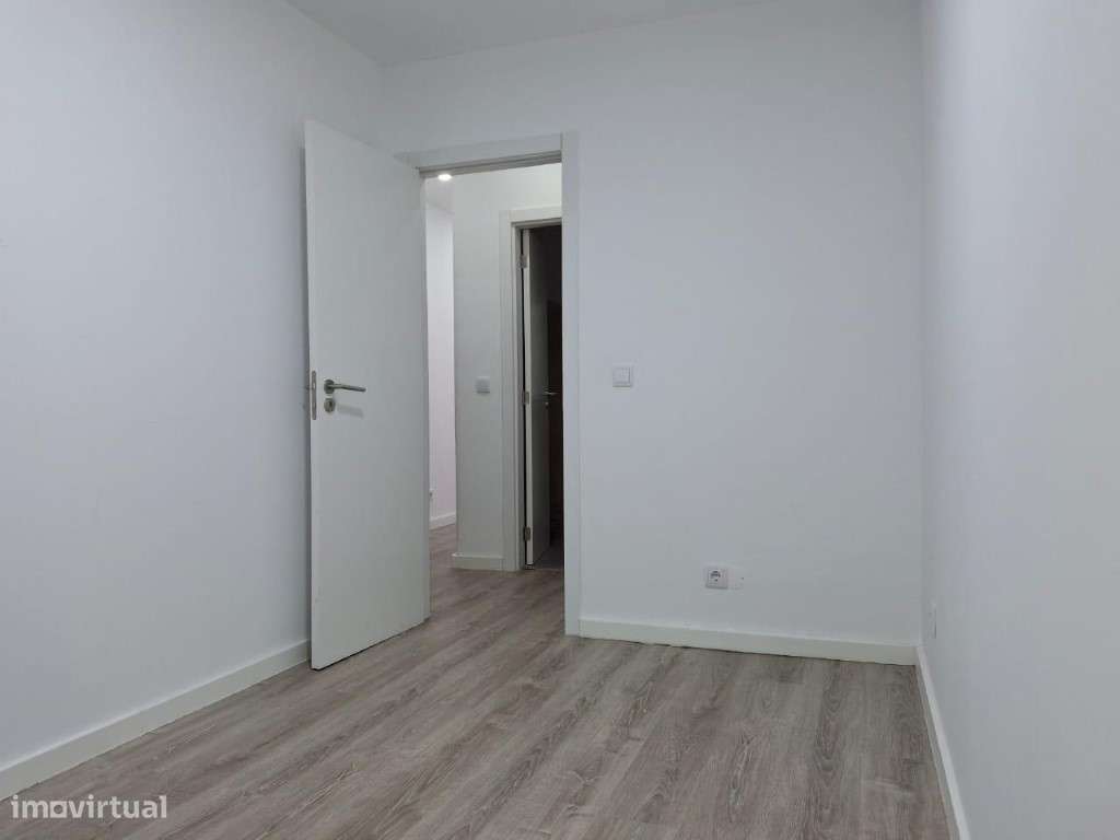 APARTAMENTO T1+1 NA RUA 26 DE JANEIRO - BAIXA DA BANHEIRA-9