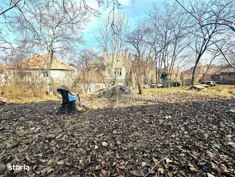 Conac istoric 12 camere | 514mp util | Teren 1440mp | Semicentral - Imagine principală: 2/11