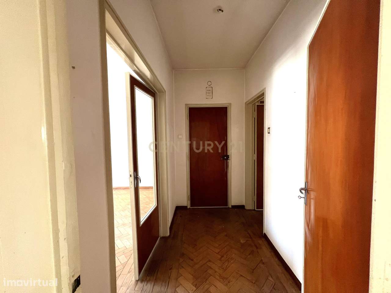 Apartamento T3, com 98 m², 2 WC, centro de Leiria, para reabilitação - Grande imagem: 4/32
