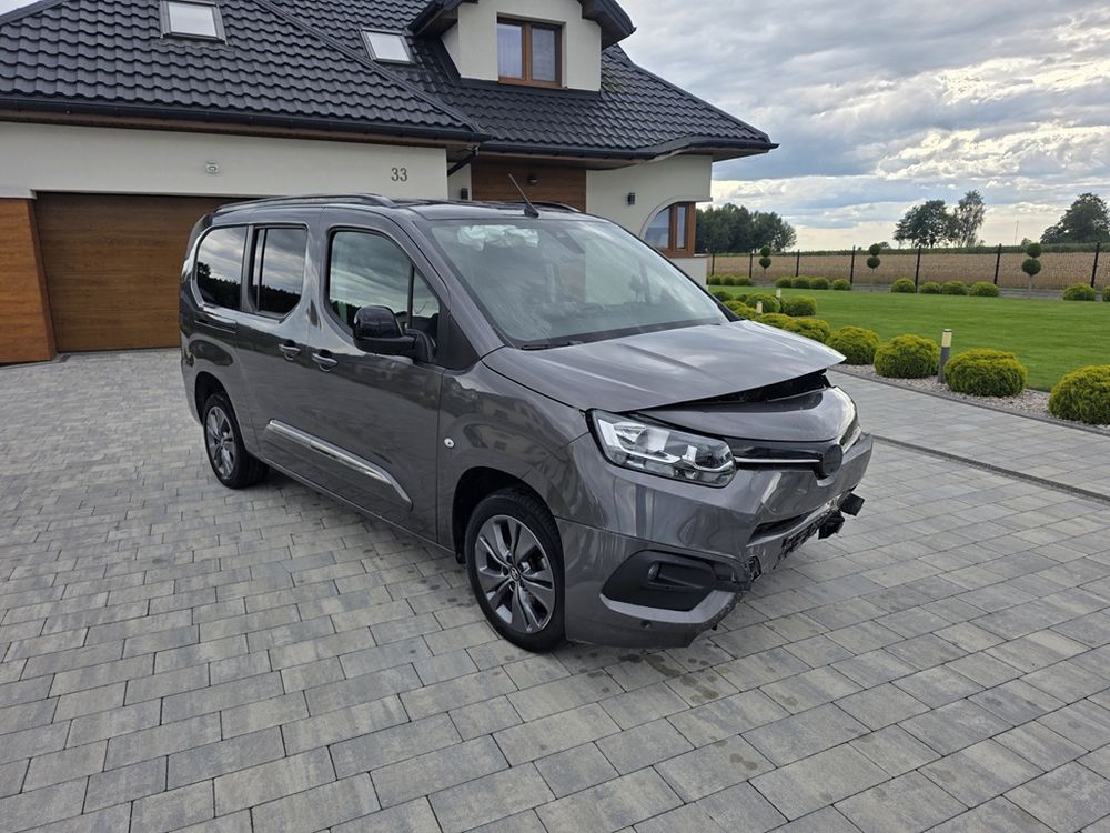 Toyota Proace City Long 1.5 D-4D Family 2024