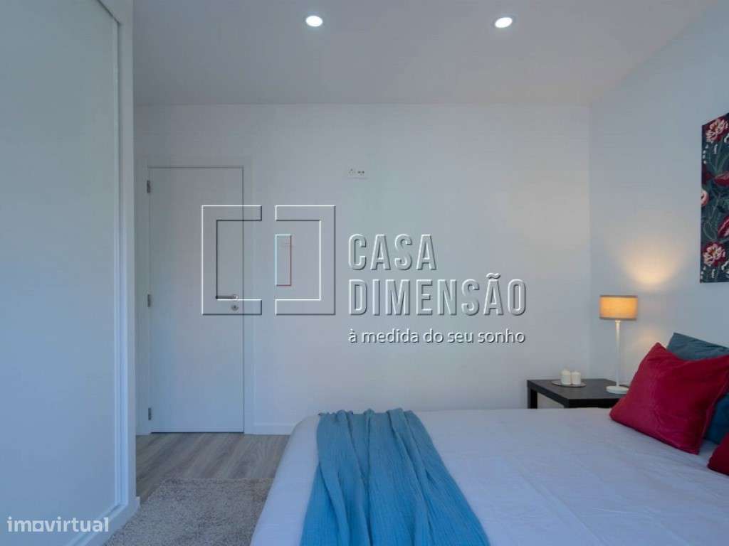 Apartamento de tipologia T3 com varanda, mobilado e equipado em Ben...-43
