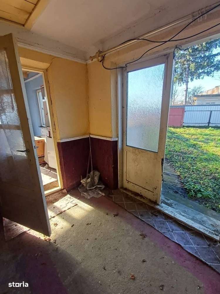 De vanzare casa batraneasca, 1225 mp teren, 35.000 euro - Imagine principală: 2/10
