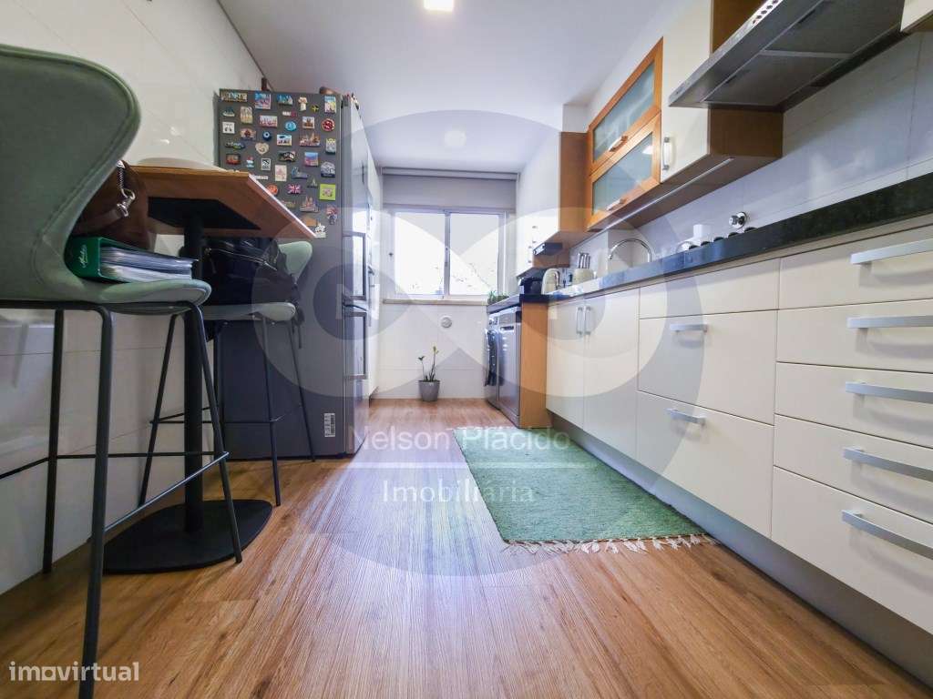 T2 com Cozinha Equipada, Varanda, 2 WC's, 3 Roupeiros embutidos e G...-12