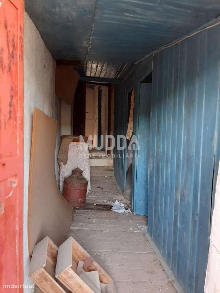 Moradia T2 para Remodelação com Vista Panorâmica – Sarzedas, Castelo B-8