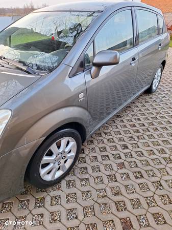 Toyota Corolla Verso 1.8 Sol + - 7