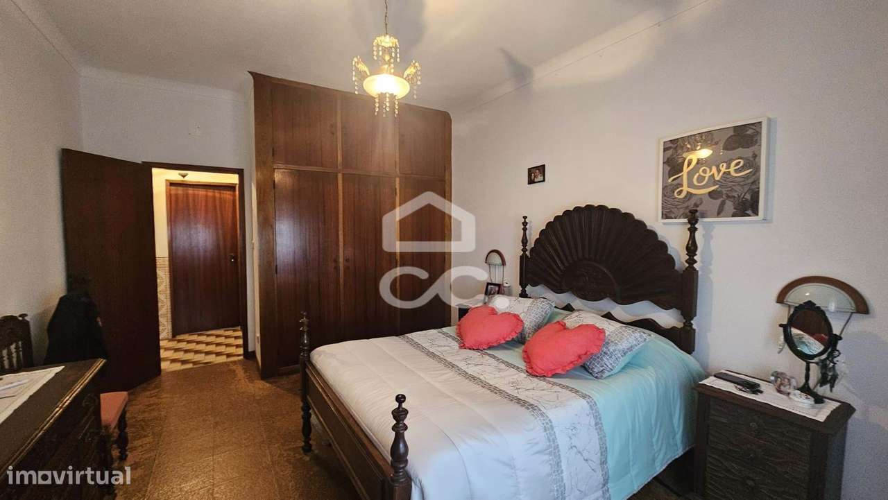 Moradia V4 com 174 M2, aproveitamento de sótão, garagem para 2 viatura-35