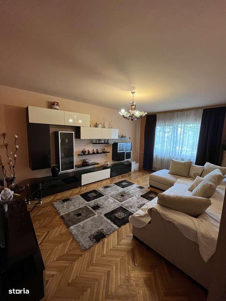 Apartament de închiriat - Imagine principală: 2/8