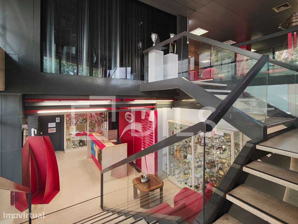 Loja com rendimento nas Laranjeiras, Lisboa - Grande imagem: 4/34