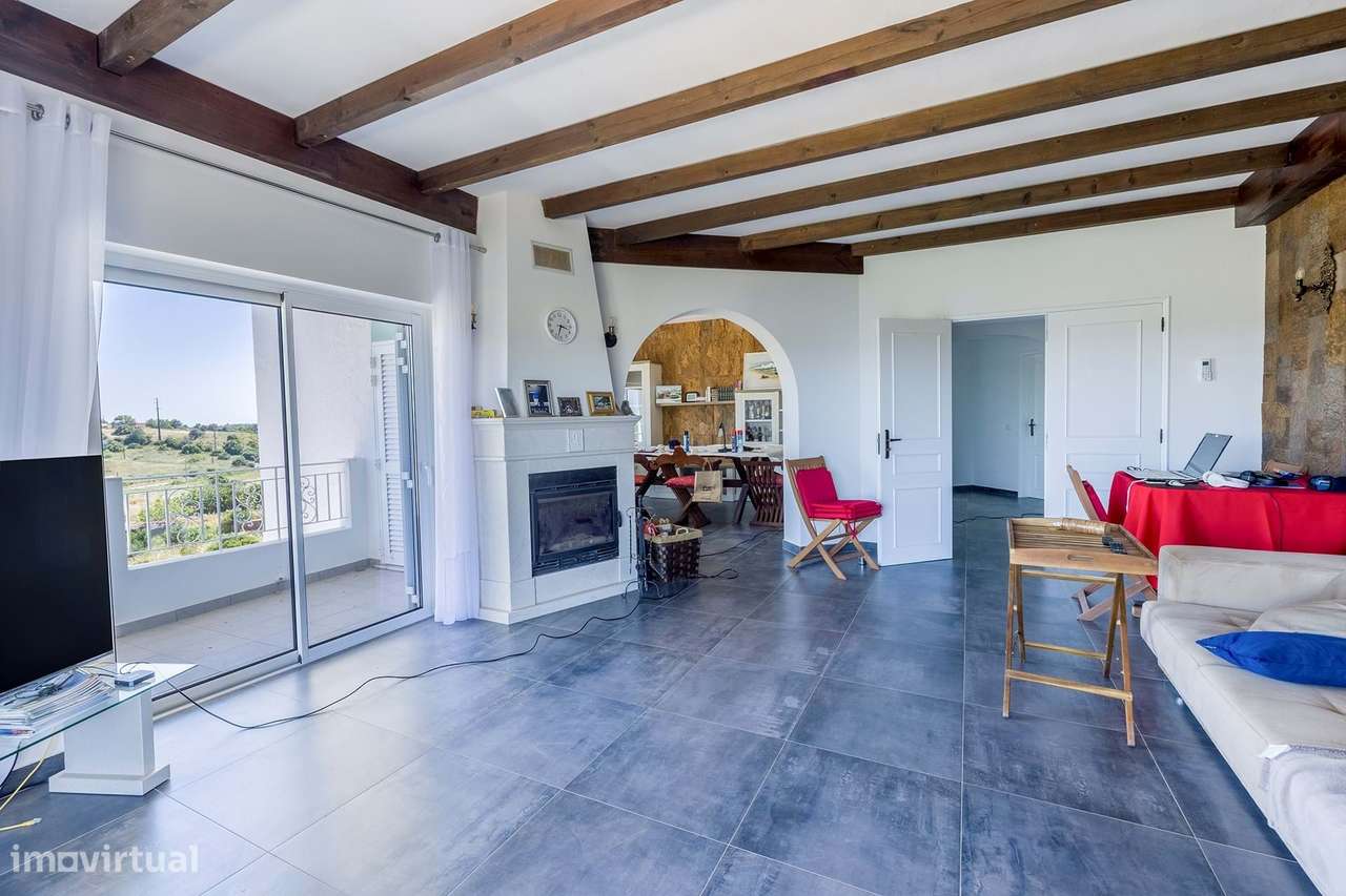 CASA DE CAMPO RENOVADA COM 4 QUARTOS, PISCINA E 1,5 HECTARES DE TERREN - Grande imagem: 5/50