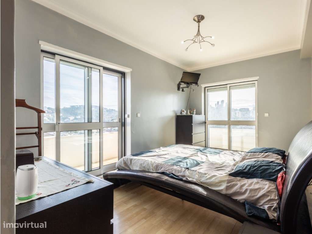 Apartamento T3 com sótão, em Coimbra-3