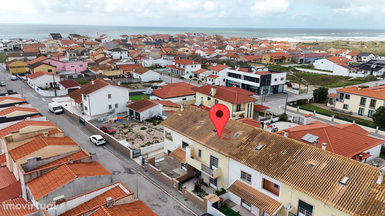 Moradia T3+2 com garagem dupla a 100 metros da praia - Praia da Leiros