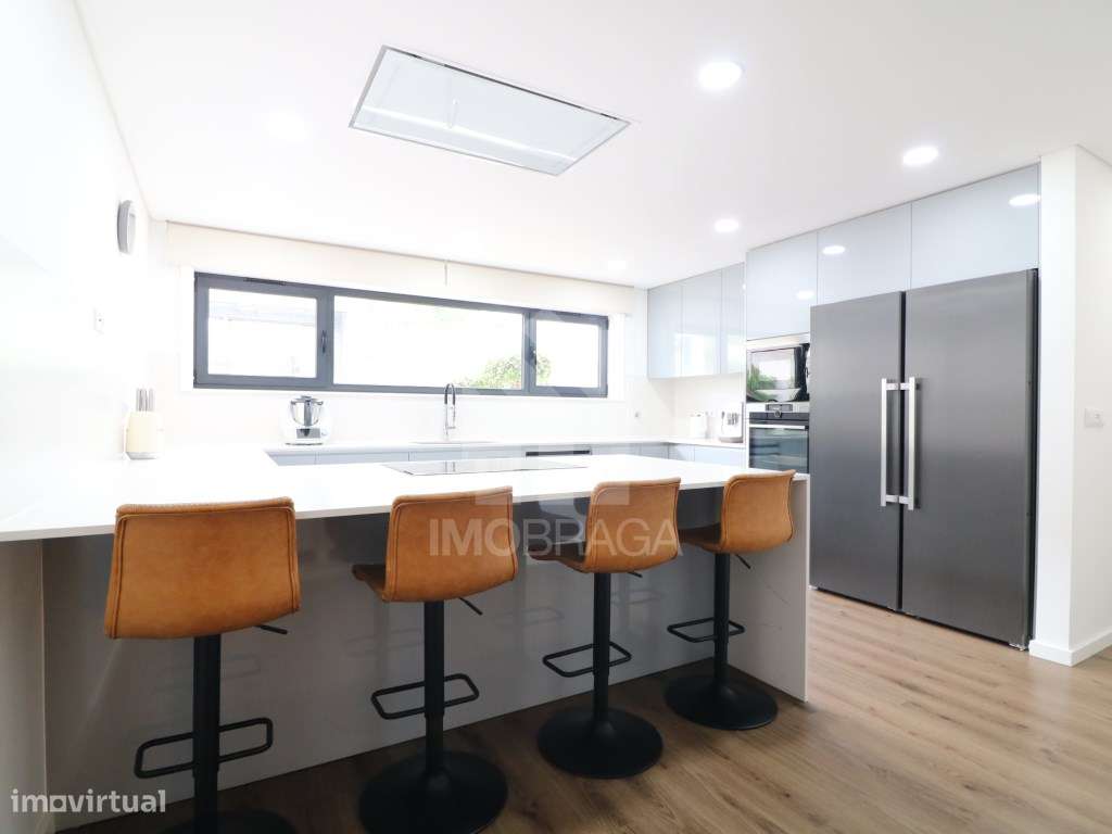 Venda Moradia Geminada T3, em Esporões, Braga-27