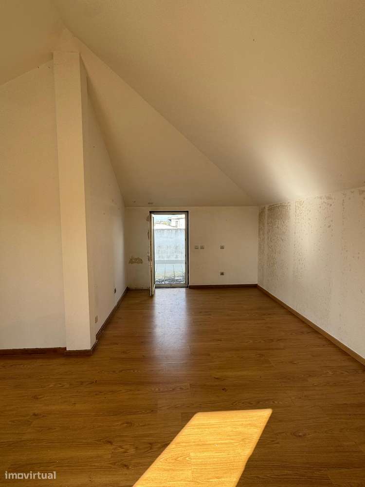 Moradia T5 com piscina, garagem e vista mar em Ericeira-20