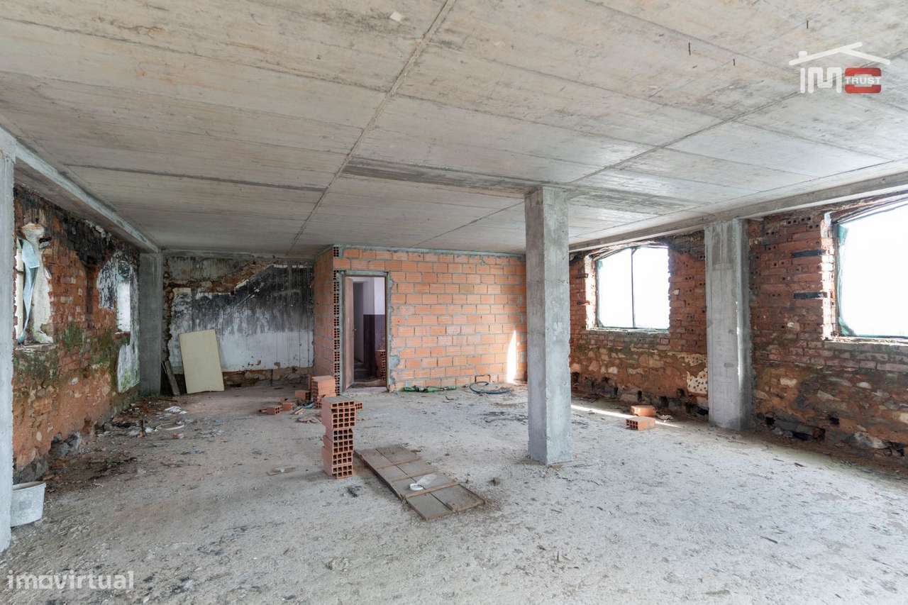 PREDIO PARA RECUPERAR A 300 METROS DO SANTUARIO DE FÁTIMA COM AREA ...-5