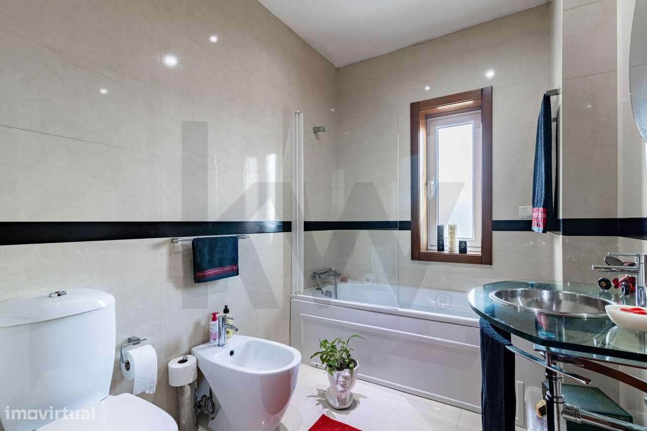 Moradia T3 de 3 Frentes em Sanfins – Santa Maria da Feira-20