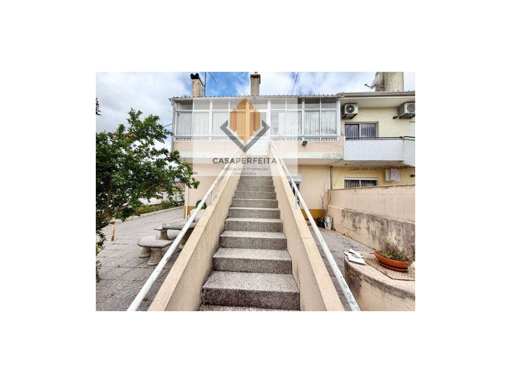 Andar Moradia T3 com Terreno - Avintes-23