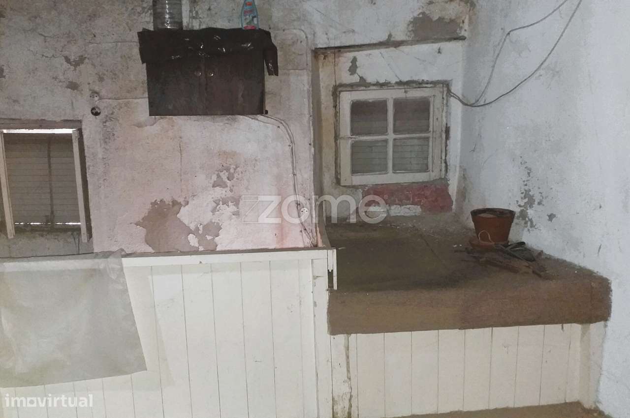 Moradia de 2 pisos para Recuperar na Covilhã - Grande imagem: 3/18