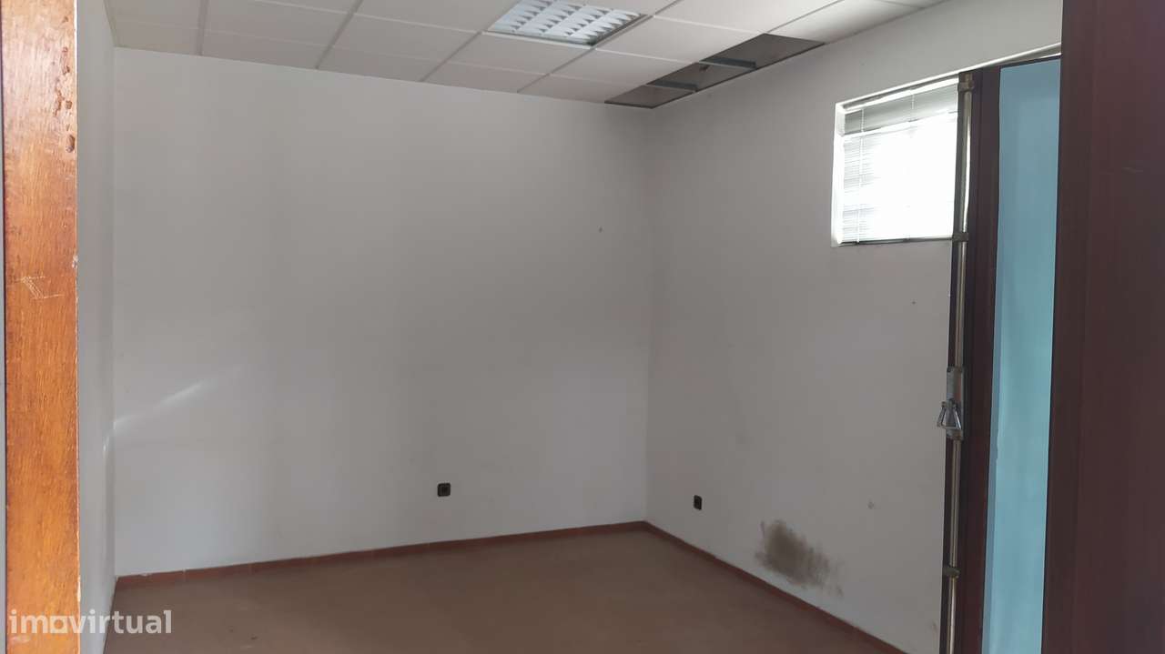 Armazéns  com escritório - Grande imagem: 5/10