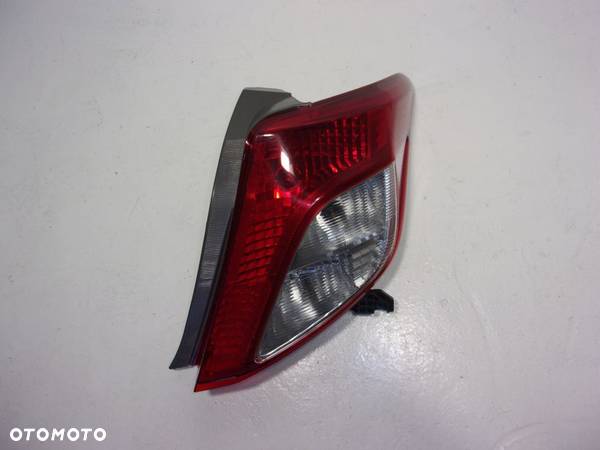 LAMPA PRAWA TOYOTA YARIS III 2010-2014 - NOWA - 1