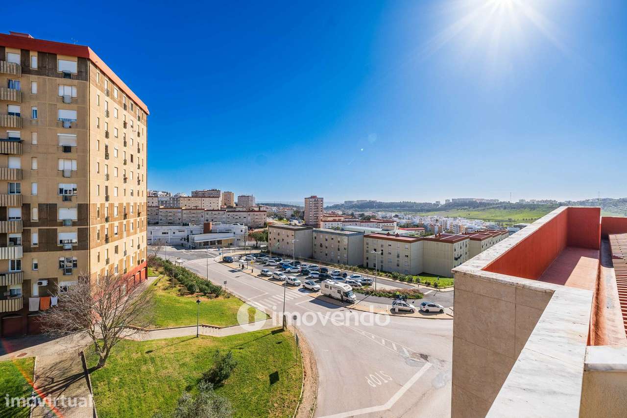 Apartamento T2, com estacionamento e arrecadação, em Vialonga-44