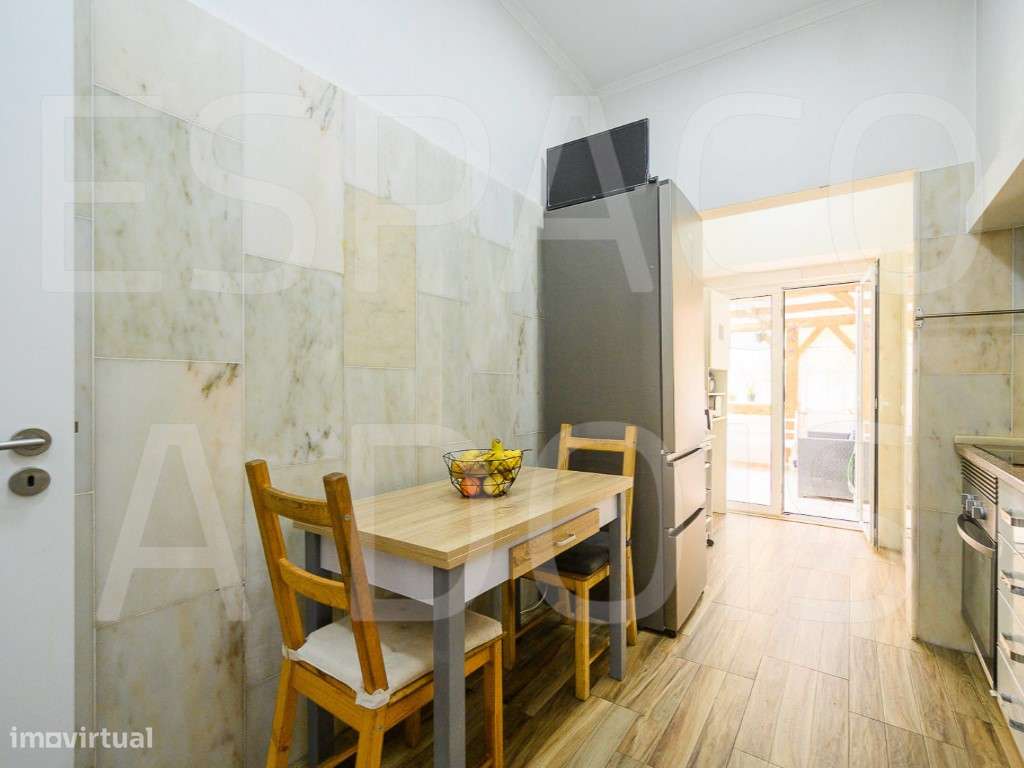 Amadora Centro | T3 Remodelado com 2 Suites e um Fantástico Logrado...-22
