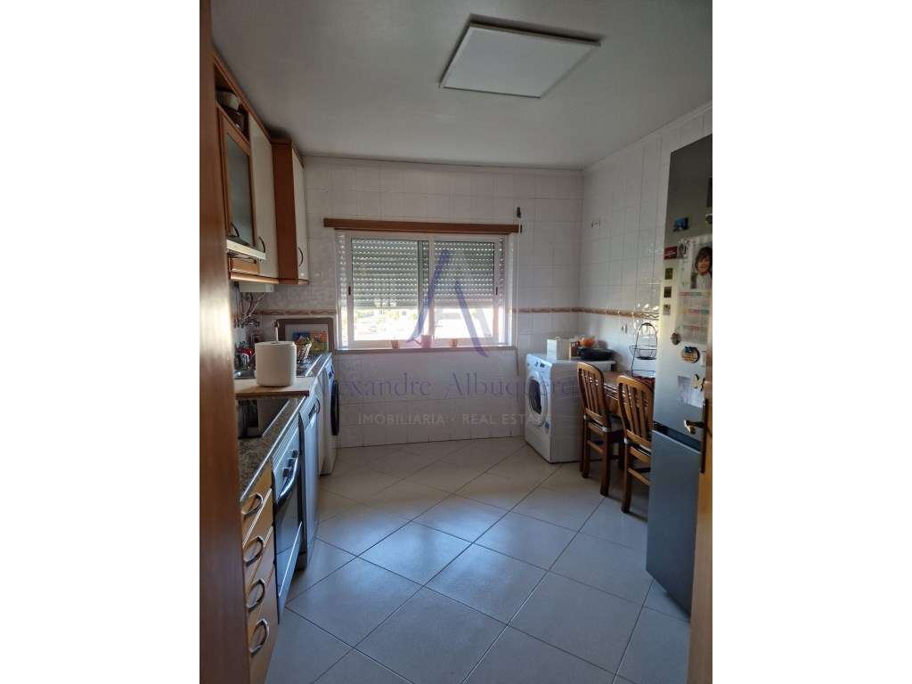 Apartamento T2 com lugar de Garagem e Elevador-14