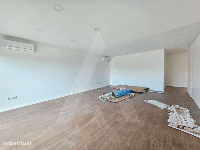 Moradia T3+1 térrea em construção situada na Quinta do Loureiro - Grande imagem: 5/21