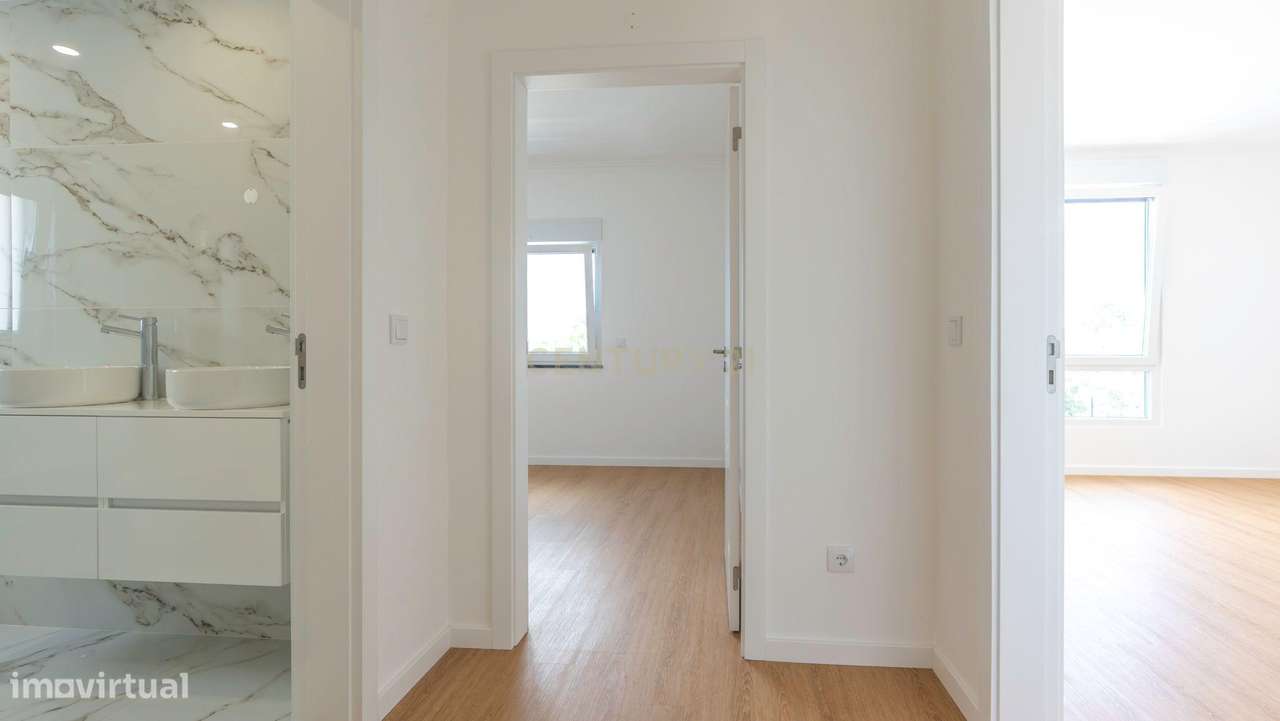 Moradia de Luxo Renovada na Amora com Piscina - Grande imagem: 4/56