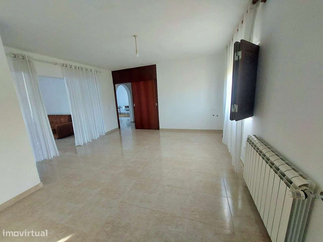 Moradia T3 isolada com jardim, terraço e garagem-10